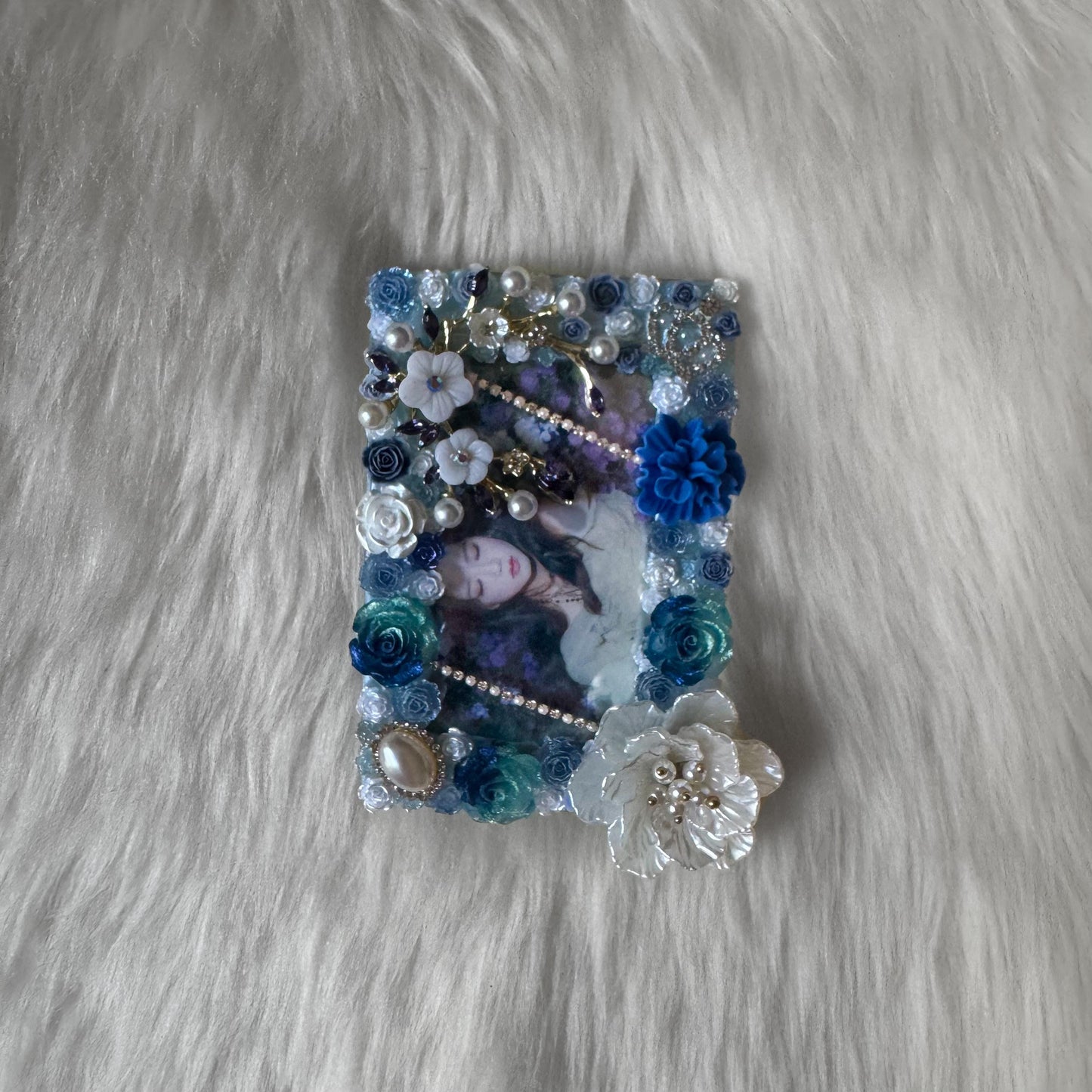 Blue and White Decoden Toploader